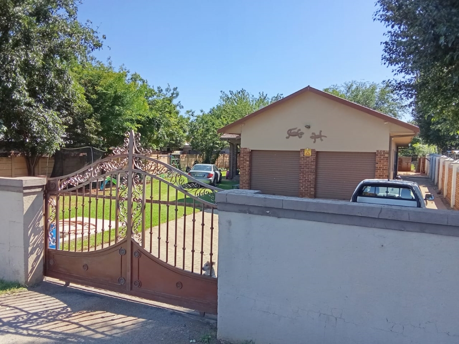 12 Bedroom Property for Sale in Van Der Hoff Park North West